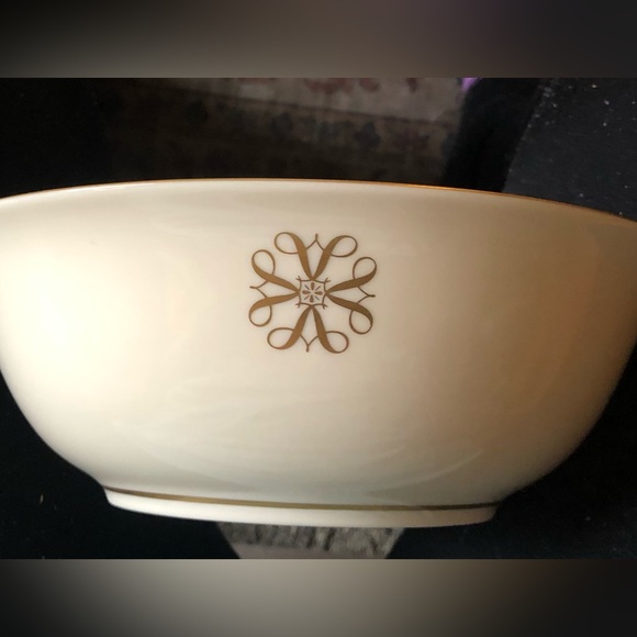LINOX Fine China for AVON Presidents Club 9.5 inch Bowl. Collectable. - Picture 5 of 7
